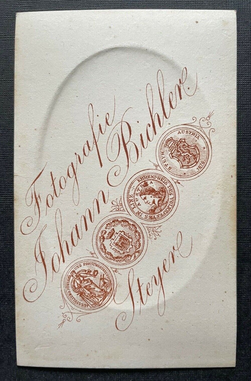 Foto Porträt Frau Kleid Tracht Locken J.Bichler Steyr ca.6,4x10,3cm 410098 TH