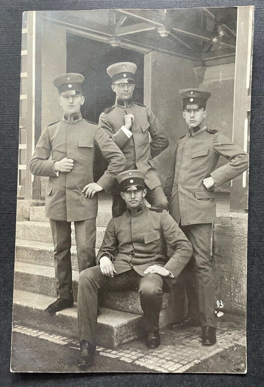 Porträt Gruppe Soldaten Uniform Schirmmütze Militär Krieg Grafenwöhr 410106 TH