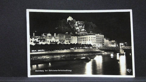 Salzburg bei Scheinwerferbeleuchtung Nacht Salzach JW165868