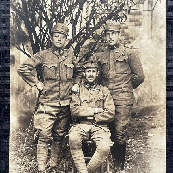 Gruppenaufnahme Soldaten Uniform Feldmütze Bart Militär Krieg 410089 TH