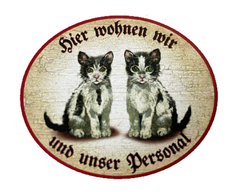 Kuk nostalgie holzschild "hier wohnen wir u.u. personal“ duo katze junges sw