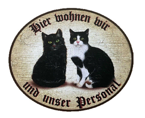 Kuk nostalgie holzschild "hier wohnen wir u.u. personal“ duo katze schwarz weiß