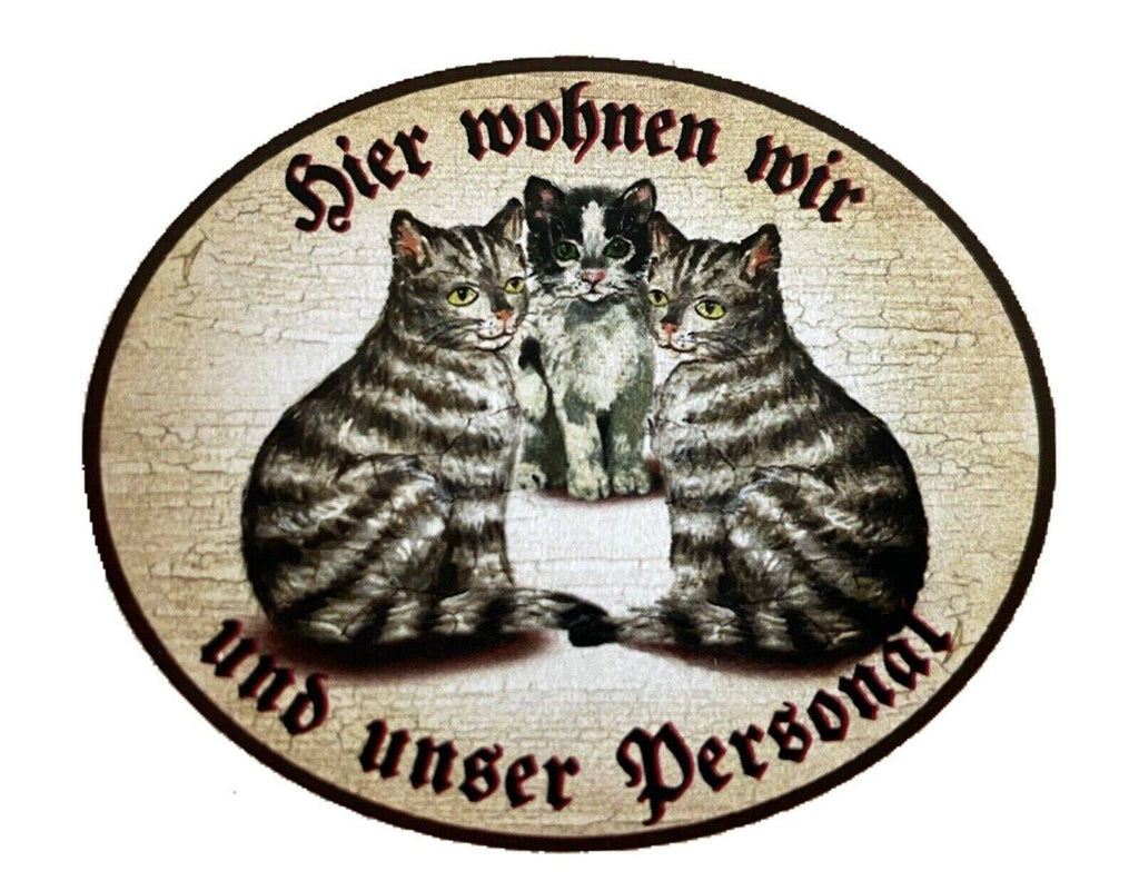 Kuk nostalgie holzschild "hier wohnen wir u.u. personal“ trio katze junges tabby