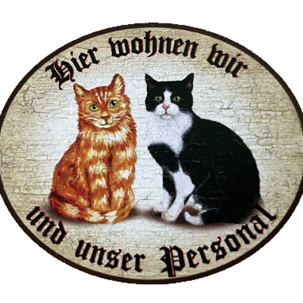 Kuk nostalgie holzschild "hier wohnen wir u.u. personal“ duo katze rot sw