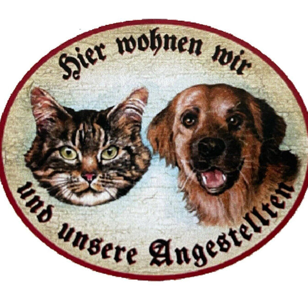 Kuk nostalgie holzschild "hier wohnen wir u.u. angestellte“  katze hund duo