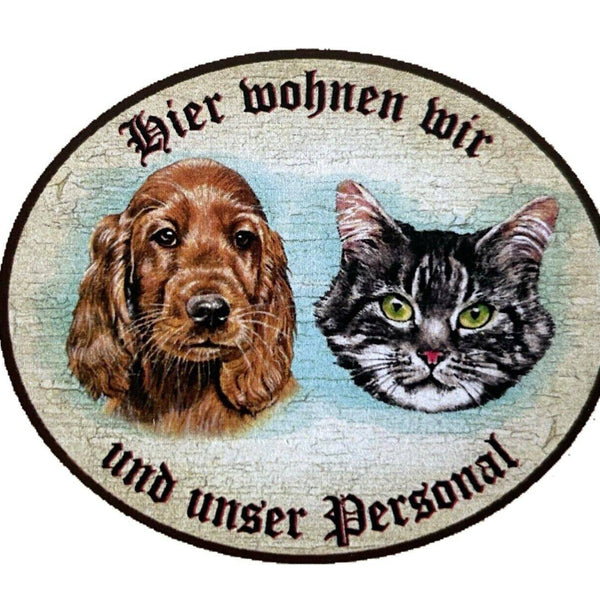 Kuk nostalgie holzschild "hier wohnen wir u.u. personal“  katze hund duo