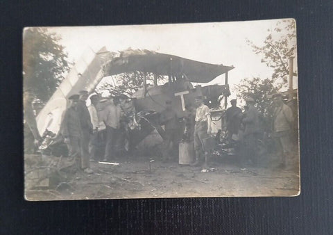 Ansichtskarte Militaria Abgestürztes Flugzeug Soldaten 7 Ga