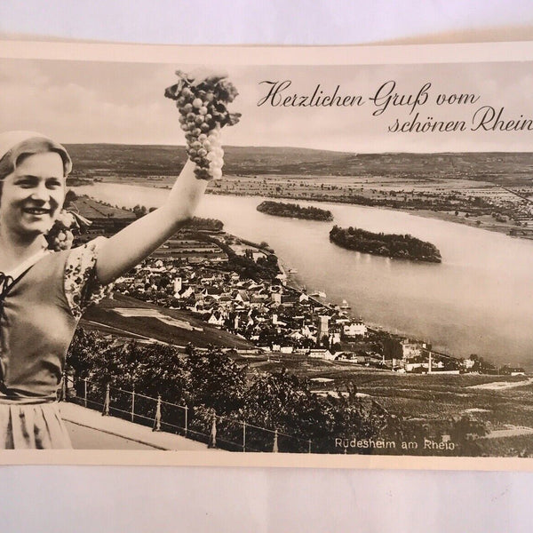 AK, Grußkarte, Rhein, Frau, Trauben, Rüdesheim (110227 Baw)