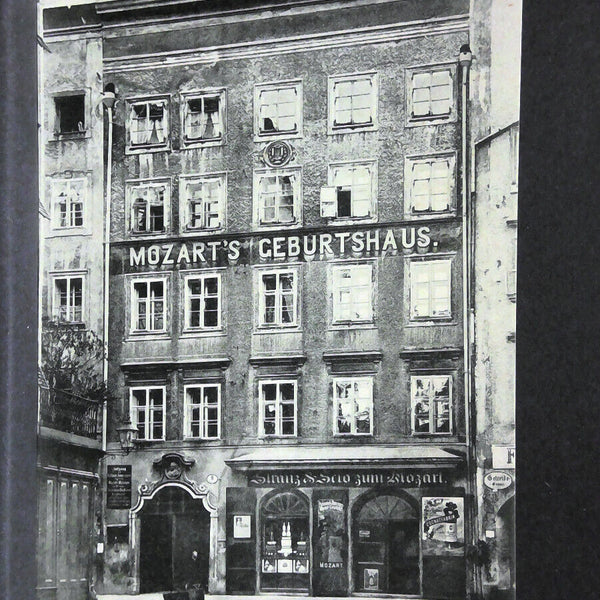 Mozart Geburtshaus Salzburg schwarzweiß JW21034