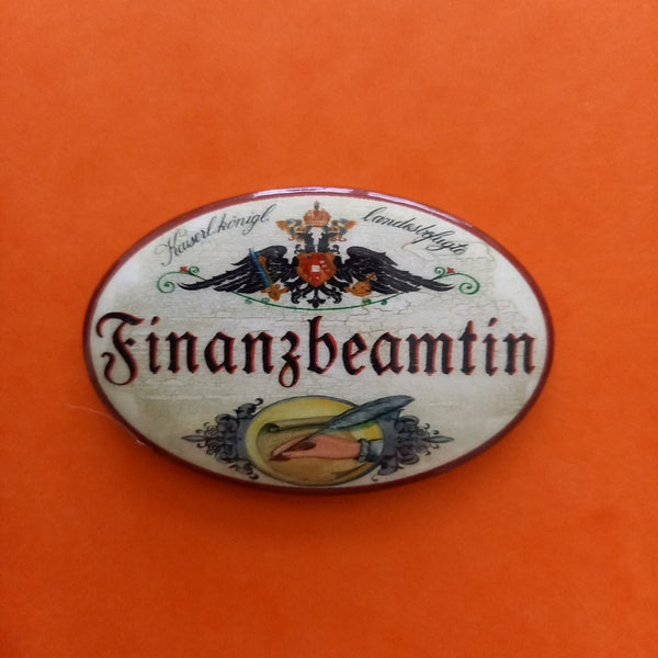 Nostalgie KuK Flaschenöffner Magnet Landesbefugte Finanzbeamtin