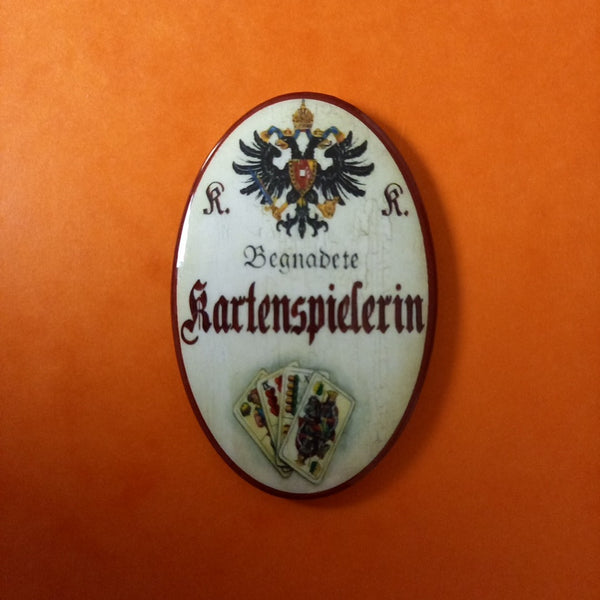 Nostalgie KuK Flaschenöffner Magnet Begnadete Kartenspielerin