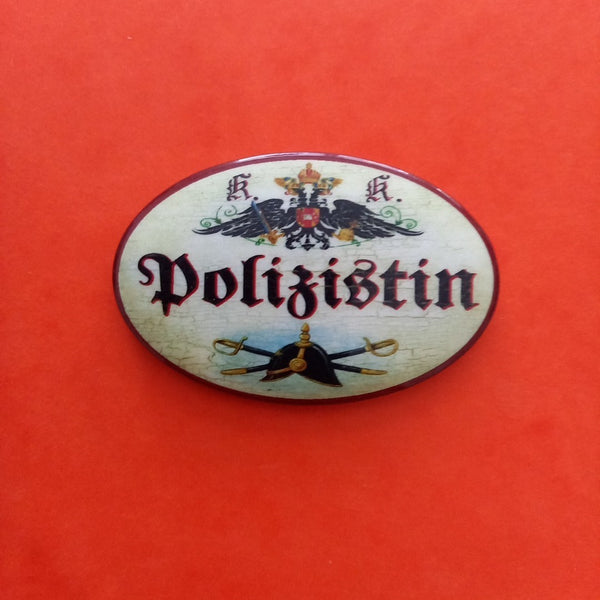 Nostalgie KuK Flaschenöffner Magnet Polizistin