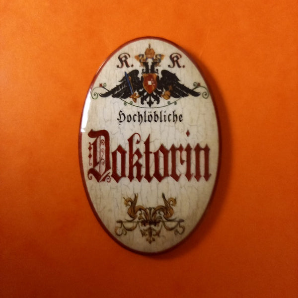 Nostalgie KuK Flaschenöffner Magnet Hochlöbliche Doktorin