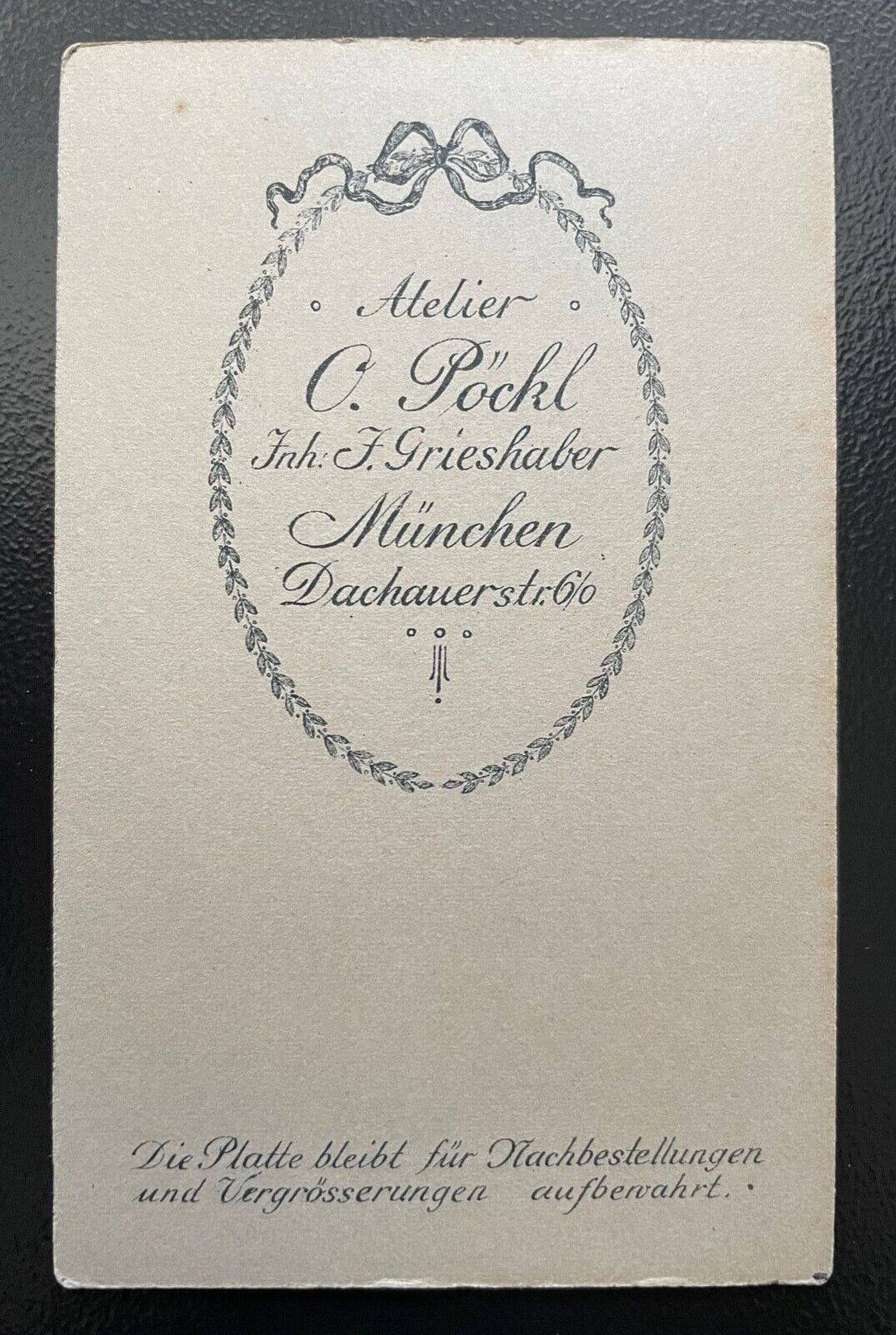 Foto Porträt Soldat Uniform Bart Schirmmütze Pöckl München ca10,4x6,4cm 402419TH