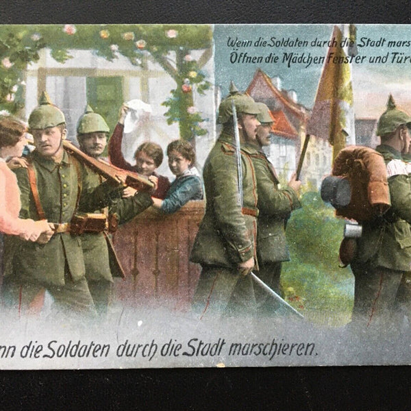 Wenn die Soldaten durch die Stadt marschieren - Frauen Militär Krieg 400636 TH