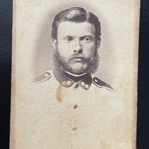 Foto Porträt Soldat Uniform Bart Kragen A.Hofer Olmütz ca.10,2x6,1cm 400616 TH