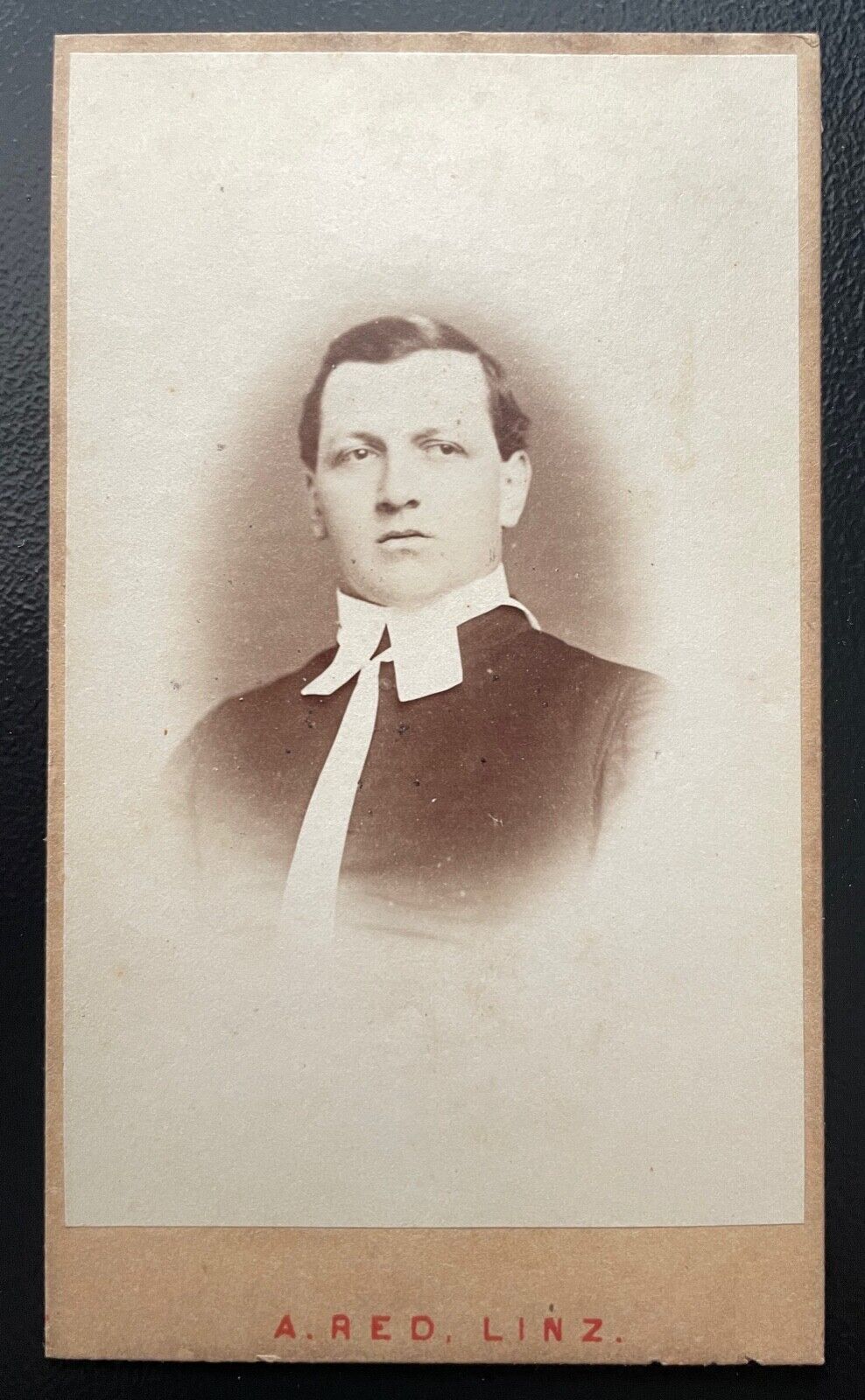 Foto Porträt Geistlicher Talar Kollar Kragen A.Red Linz ca.10,6x6,1cm 400651 TH