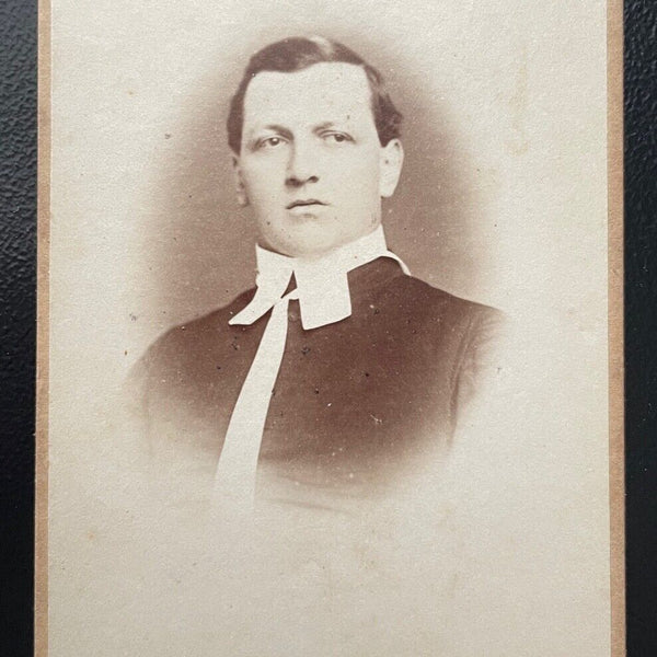 Foto Porträt Geistlicher Talar Kollar Kragen A.Red Linz ca.10,6x6,1cm 400651 TH