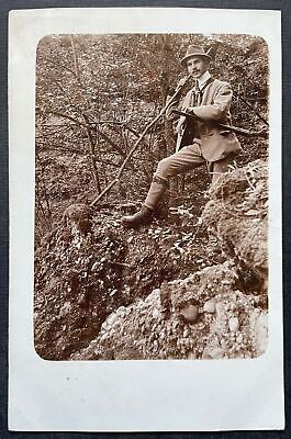 Porträt Mann Jäger Gewehr Tracht Jacke Anzug Hut Bart Stock Wald 400332 TH A