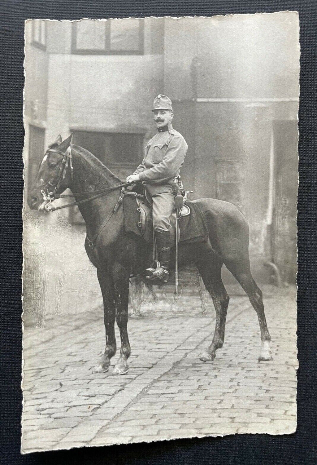 Porträt Soldat Pferd Uniform Feldmütze Bart Degen Militär Krieg 400267 TH