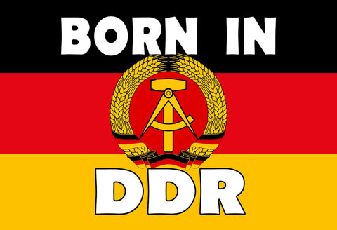 Schild Spruch Born in DDR Geboren in der DDR Nationalflagge Hammer und Zirkel JW