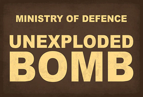 Schild Spruch Ministry of Defence Unexploded Bomb Nicht explodierte Bombe JW