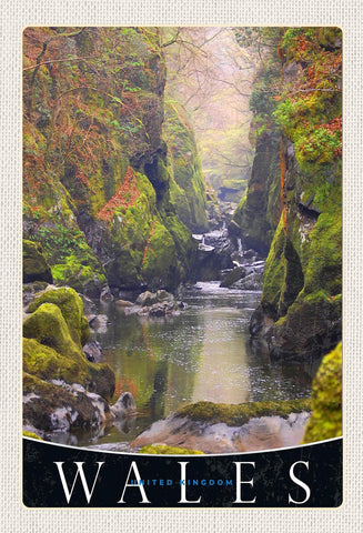 Schild Spruch Wales United Kingdom Vereinigtes Königreich Bach Klamm Wald JW