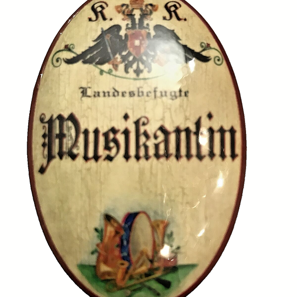 K&K Nostalgie Flaschenöffner Magnet Landesbefugte Musikantin 7x4,5cm