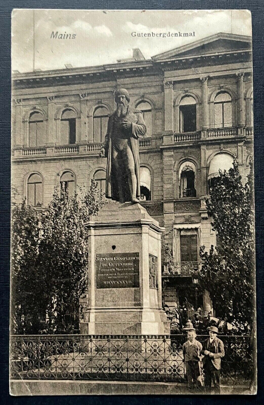 Mainz Gutenberg Denkmal Statue Buchdruck Rheinland-Pfalz Deutschland 401017 TH A