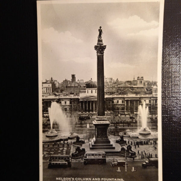 Nelsons Column and Fountains, Trafalgar Square, London 400329 gr D