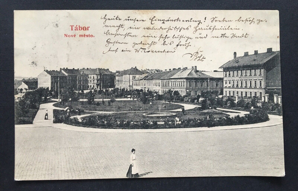 Tabor Nove Mesto Neue Stadt Park Brunnen Spaziergänger Frau Tschechien 400888 A