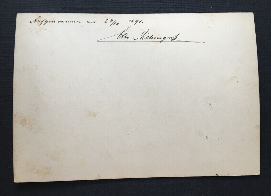 Foto Bauernhaus Haus Garten Tracht Hut Bäume 1891 ca.11,5x16,6cm 400942 TH
