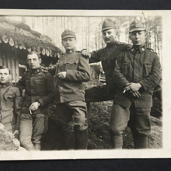 Gruppenaufnahme Soldaten Uniform Zigaretten Militär Krieg 400914 TH