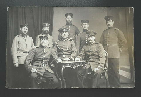 Gruppenaufnahme Soldaten Uniform Schirmmütze Orden Militär Krieg 402444