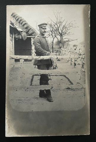 Porträt Soldat Bart Uniform Schirmmütze Haus Garten Militär Krieg 402446