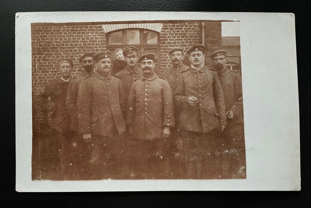 Gruppenaufnahme Soldaten Uniform Barett Schirmmütze Bart Militär Krieg 402451