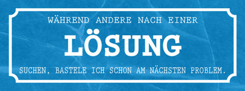 Schild Während Andere Nach Einer Lösung Suchen Bastele Ich Am Nächsten Problem