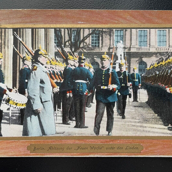 Berlin Ablösung Neue Wache u.d.Linden Soldat Uniform Pickelhaube Militär 410061