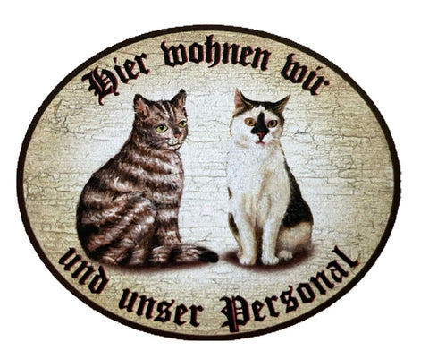 KuK Nostalgie Holzschild "Hier wohnen wir u.u. Personal“ Duo Katze Tabby