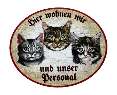 KuK Nostalgie Holzschild "Hier wohnen wir u.u. Personal“ Trio Katze Tabby Junges