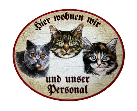 KuK Nostalgie Holzschild "Hier wohnen wir u.u. Personal“ Trio Katze Tabby Blau