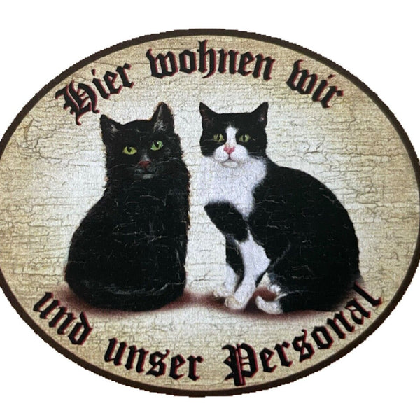 KuK Nostalgie Holzschild "Hier wohnen wir u.u. Personal“ Duo Katze Schwarz Weiß
