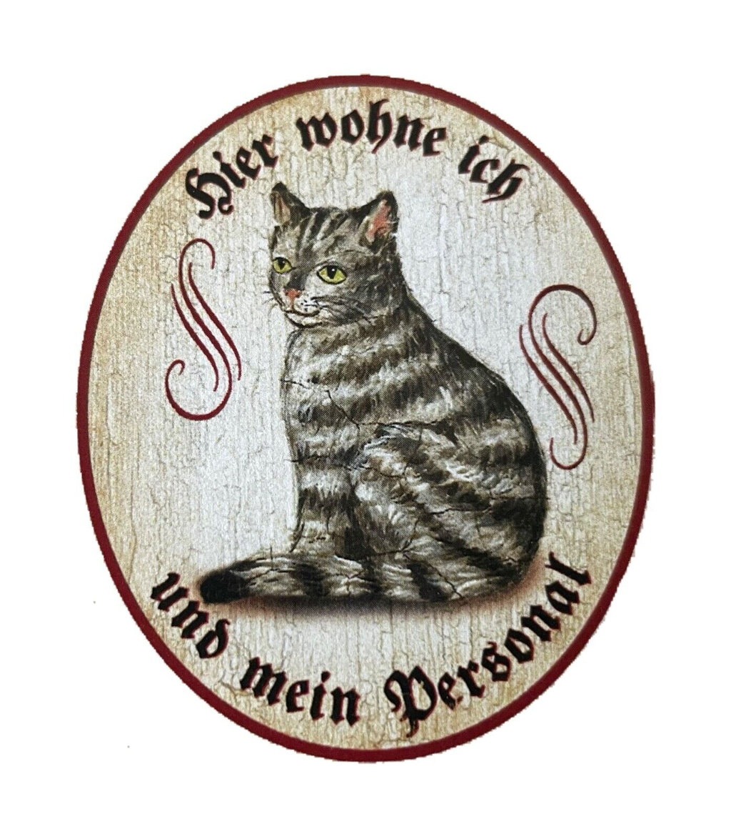 KuK Nostalgie Holzschild "Hier wohne ich und mein Personal“ Katze Tabby Getigert