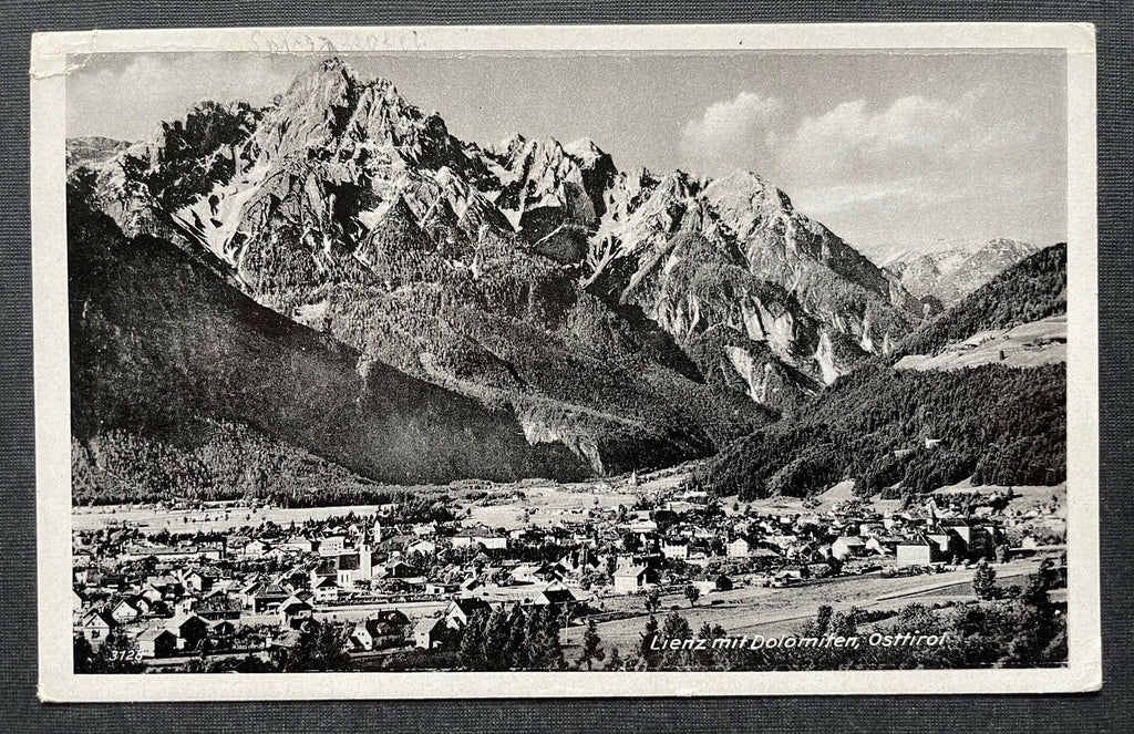 Lienz mit Dolomiten Stadt Gebirge Berg Wald Osttirol Österreich 402663 TH C