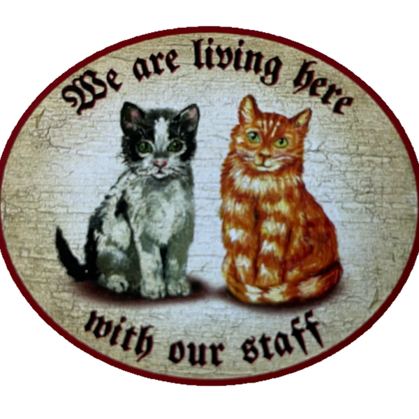 Nostalgie Holz Schild We Are Living Here With Our Staff Katzen Katze Personal