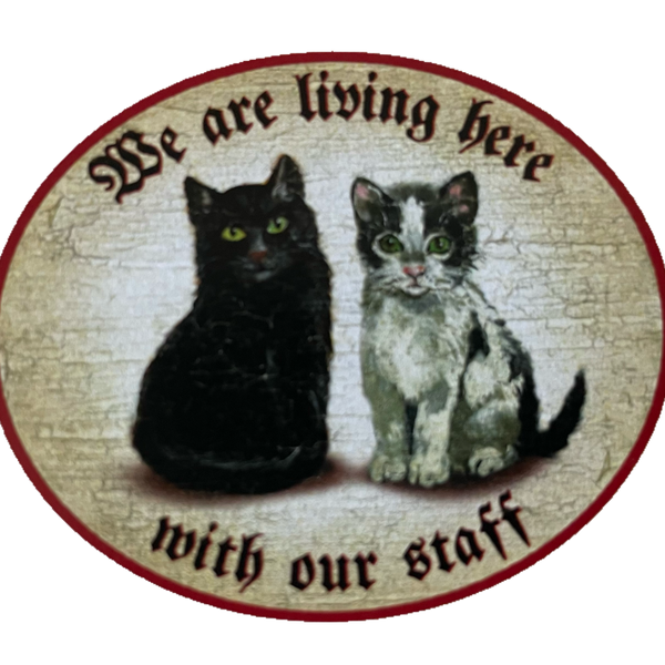 Nostalgie Holz Schild We Are Living Here With Our Staff Katzen Katze Personal
