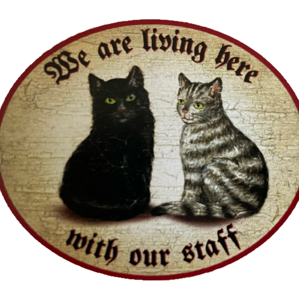 Nostalgie Holz Schild We Are Living Here With Our Staff Katzen Katze Personal