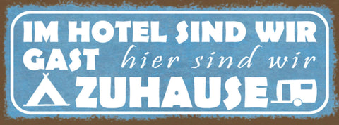 Schild Im Hotel Sind Wir Gast Hier Sind Wir Zuhause Campen 27x10 Blech od.Holz