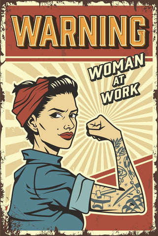 Nostalgie Schild Warning Woman At Work Frau 12x18 / 20x30 / 30x40 Blech od. Holz