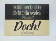 Nostalgie Holzpostkarte magnetisch Pessismist Optimist 14x10 Birkenholz 50279